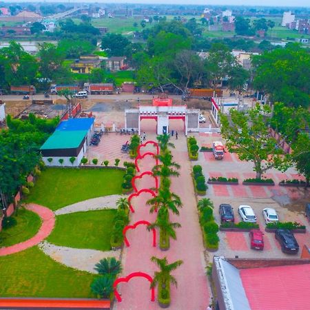 Hotel Sukhdeo Palace Гая Екстер'єр фото