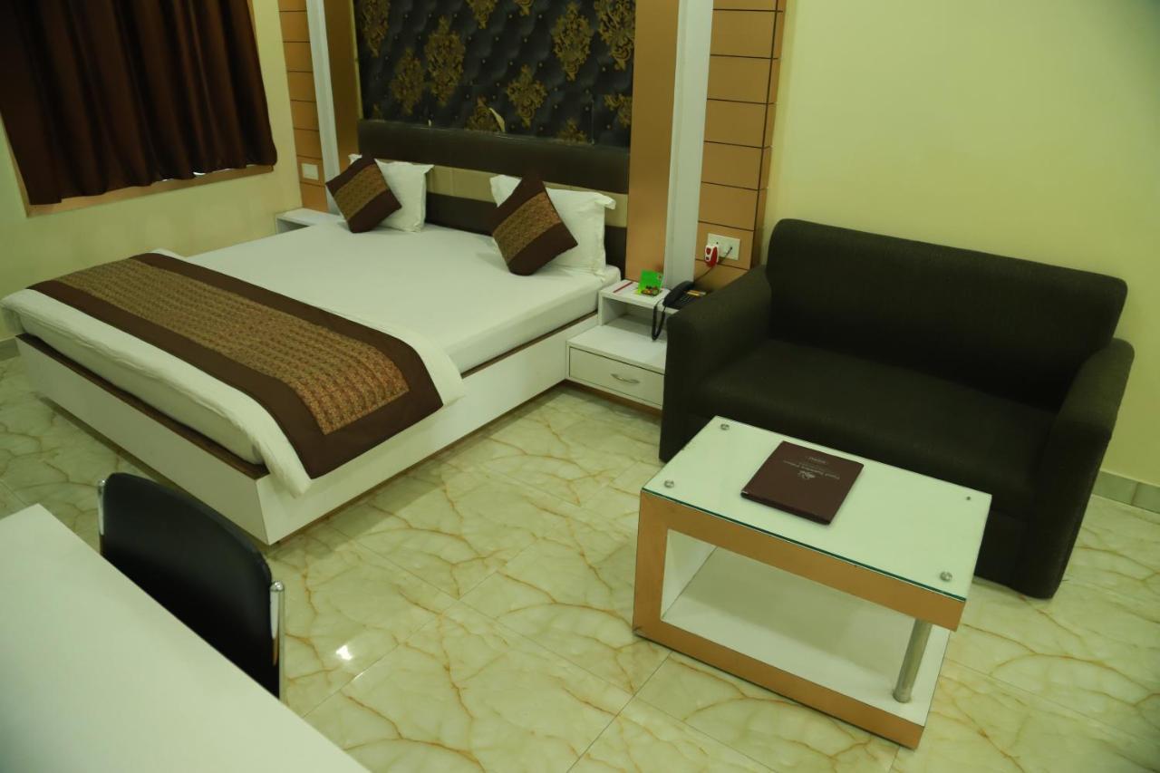 Hotel Sukhdeo Palace Гая Екстер'єр фото