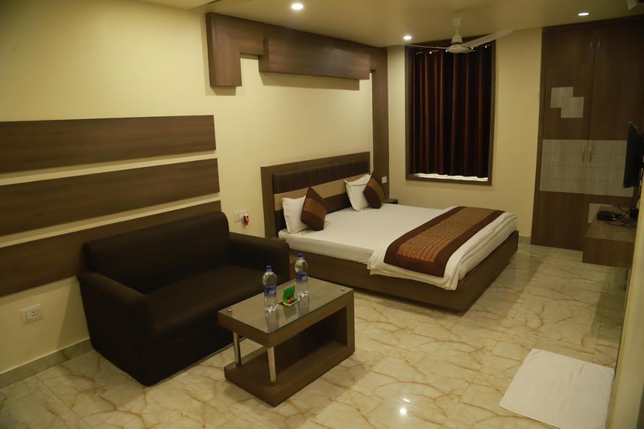 Hotel Sukhdeo Palace Гая Екстер'єр фото