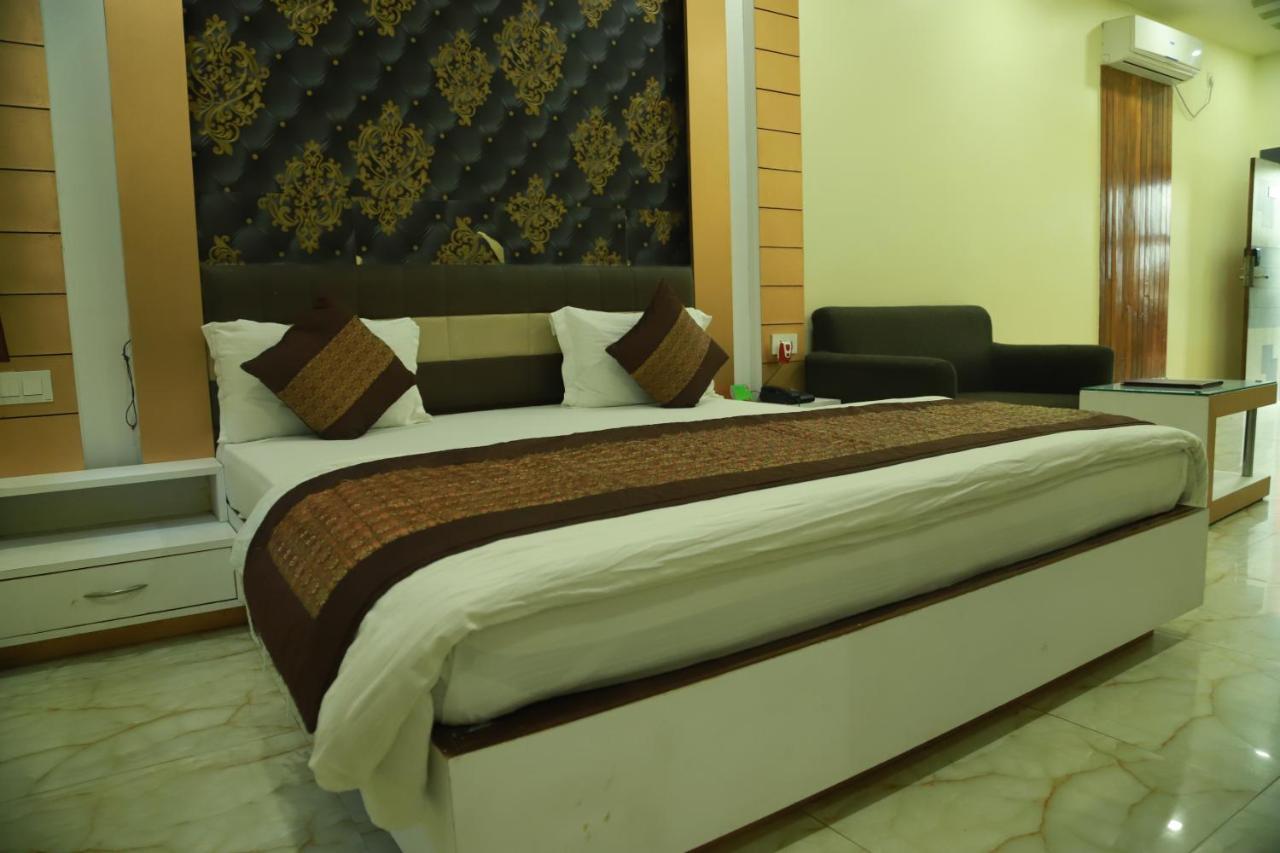 Hotel Sukhdeo Palace Гая Екстер'єр фото