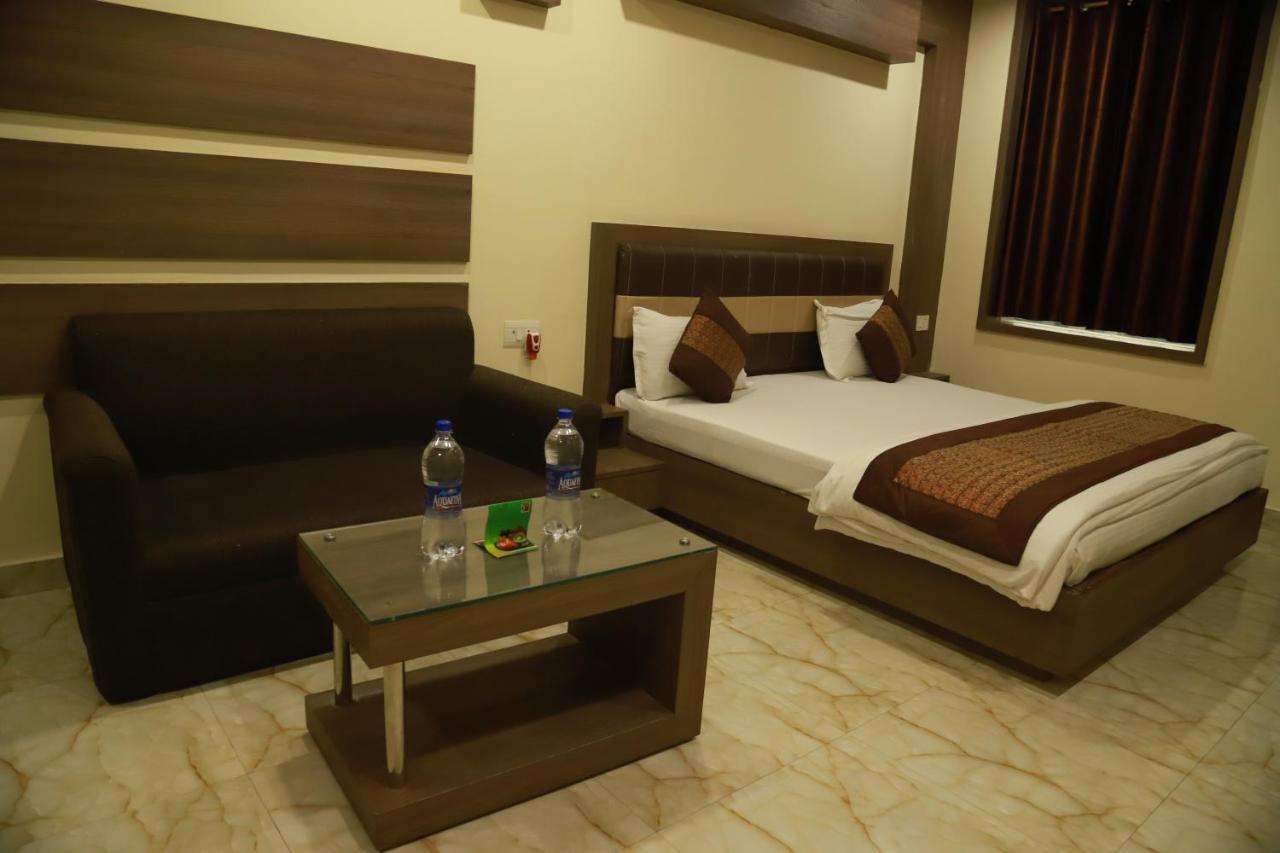 Hotel Sukhdeo Palace Гая Екстер'єр фото