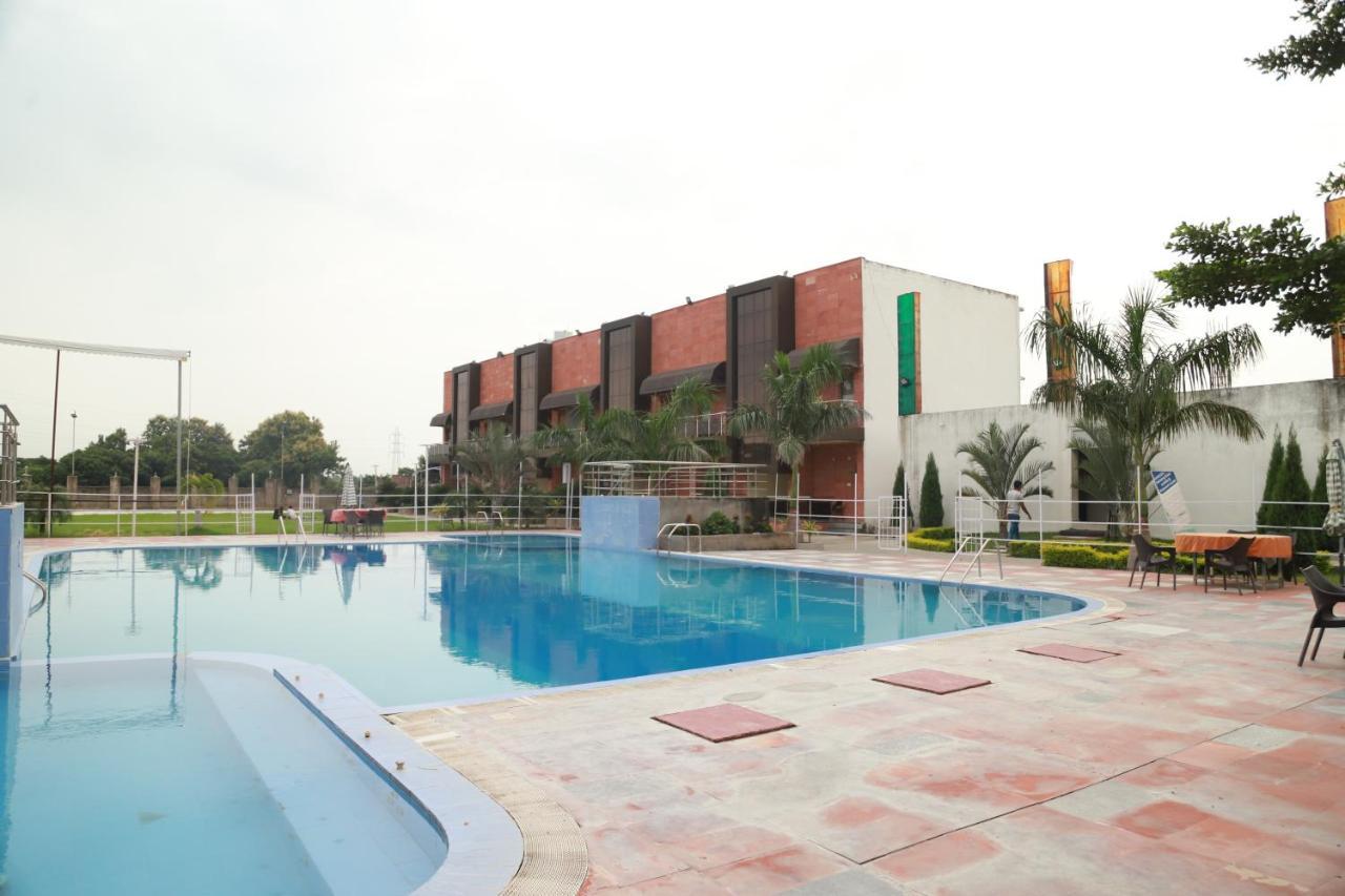 Hotel Sukhdeo Palace Гая Екстер'єр фото